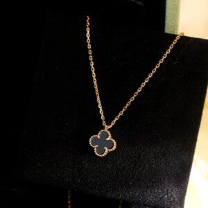 ✨✨Van Cleef & Arpels 18K gold, black agate necklace